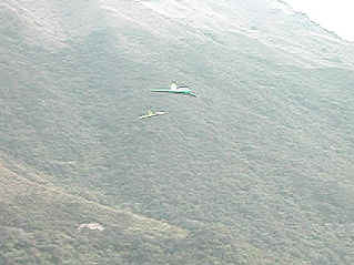 Speed chase in Hong Kong airspace (4034771 bytes)