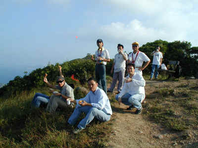 Having Lunch in Shek O Peak (click to enlarge)